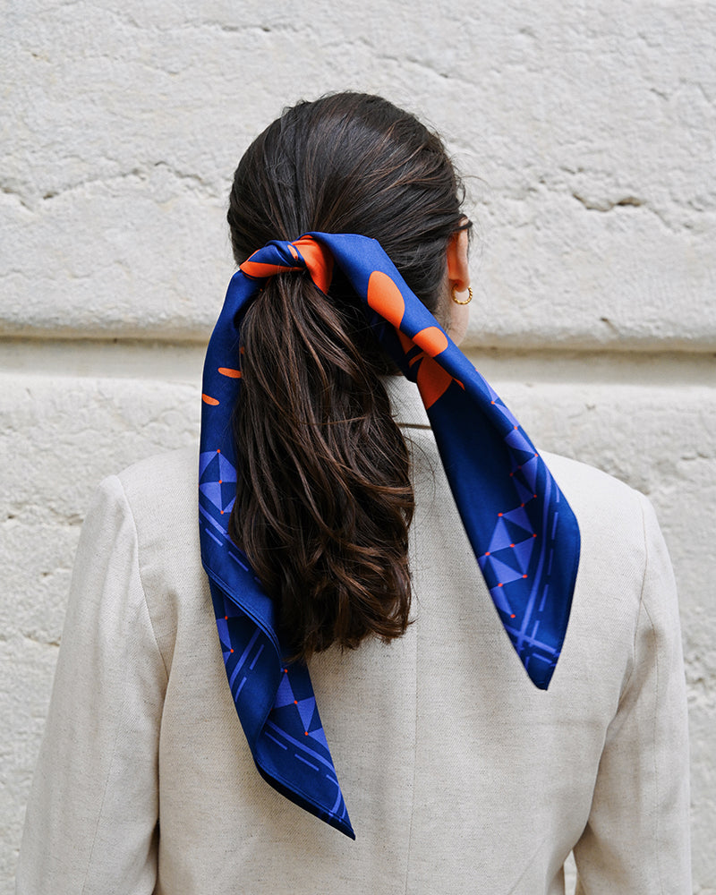 foulard en soie bleu femme carre de soie elegant silkscarf foulard de luxe 