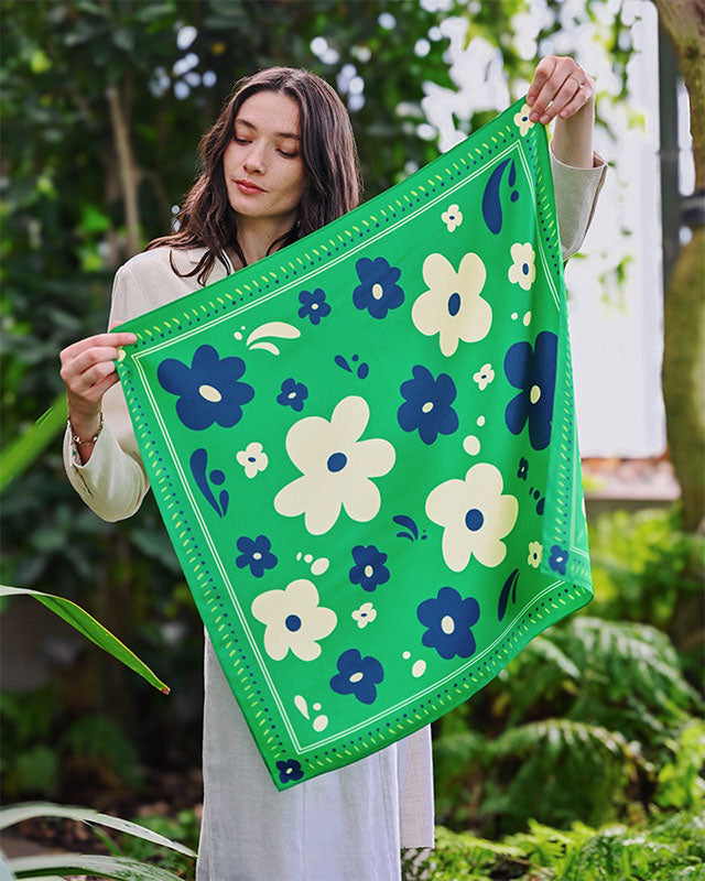 foulard en soie vert femme carre de soie luxe vert soie accessoire femme de luxe design de luxe